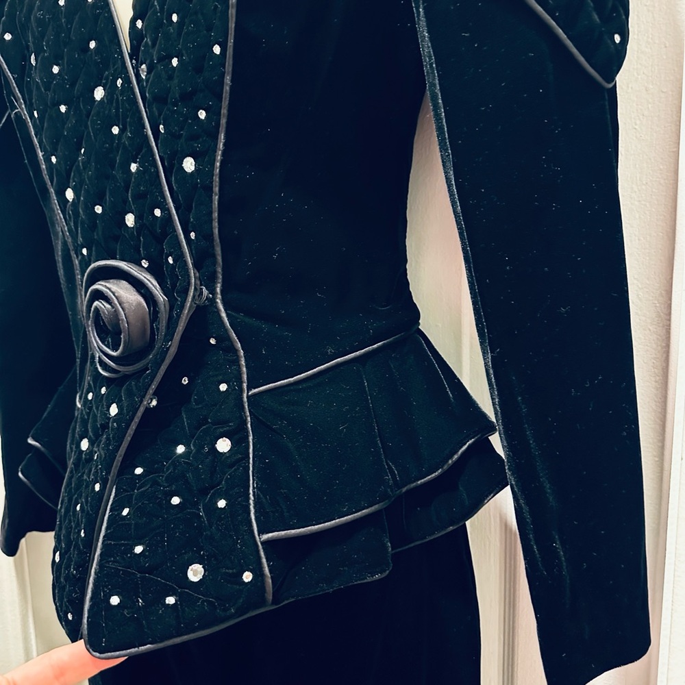 Vtg J.Harris Black Velvet Rhinestone Formal 2 Pc Suit Skirt & Keyhole Jacket 6 - Picture 12 of 16